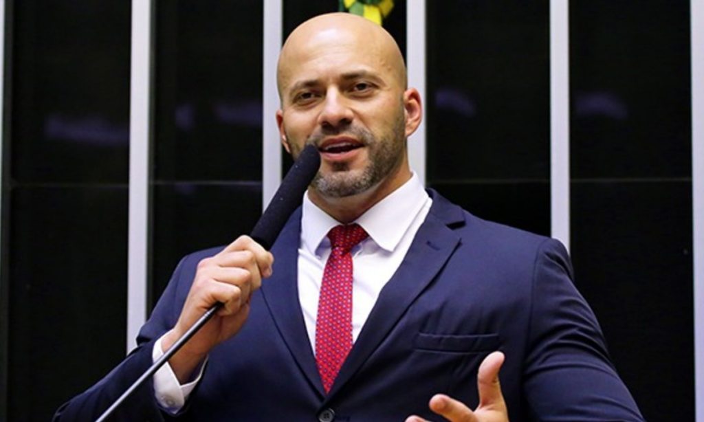 PSL quer expulsar Daniel Silveira do partido; ala bolsonarista questiona