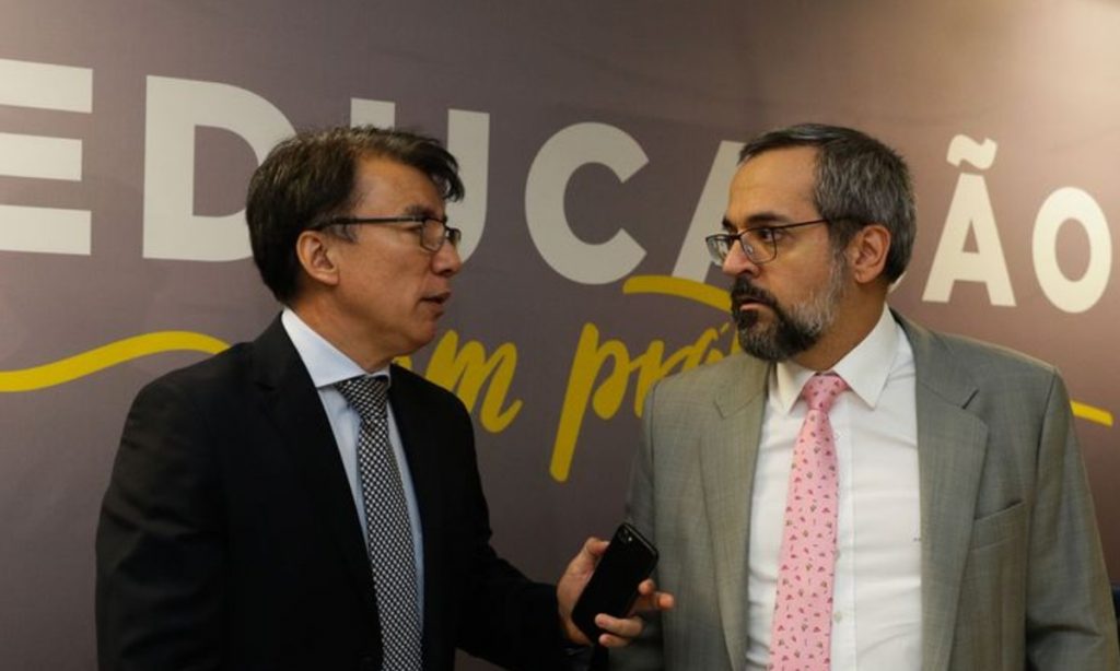 MEC vai aumentar nota de universidade que abrir espaço às escolas públicas