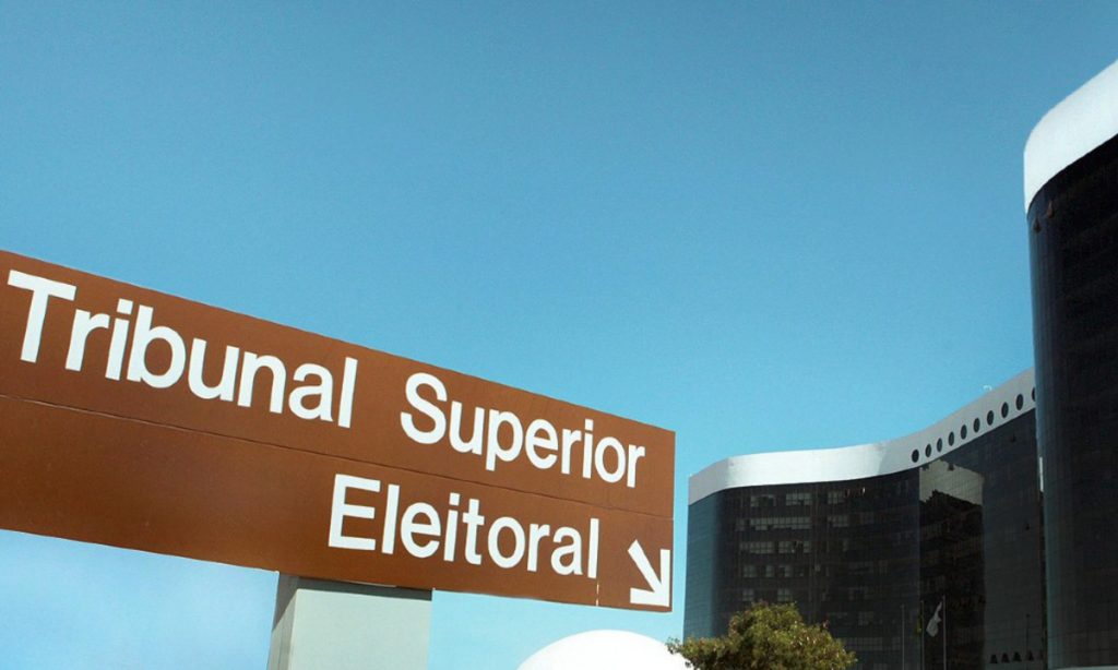 Candidato que espalhar fake news poderá ser responsabilizado pelo TSE