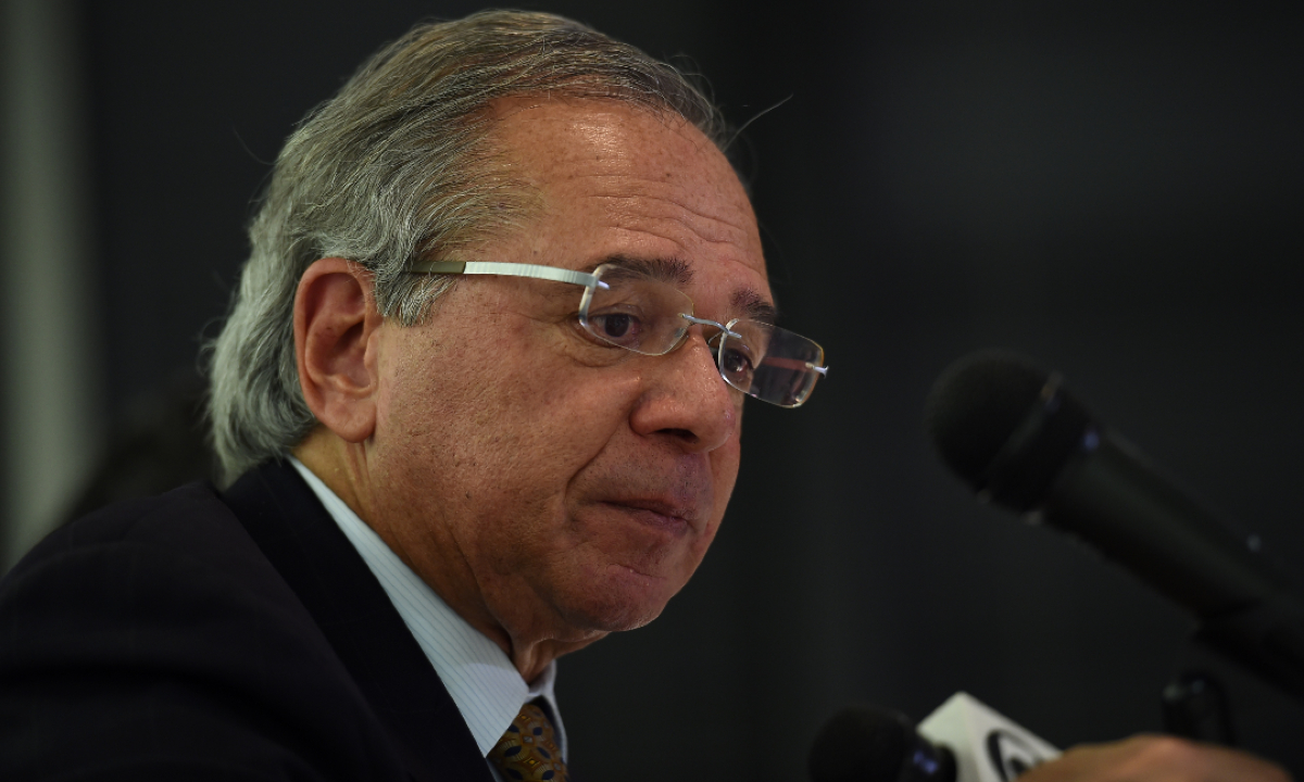 “Eu não estou preocupado com a alta do dólar”, diz Paulo Guedes