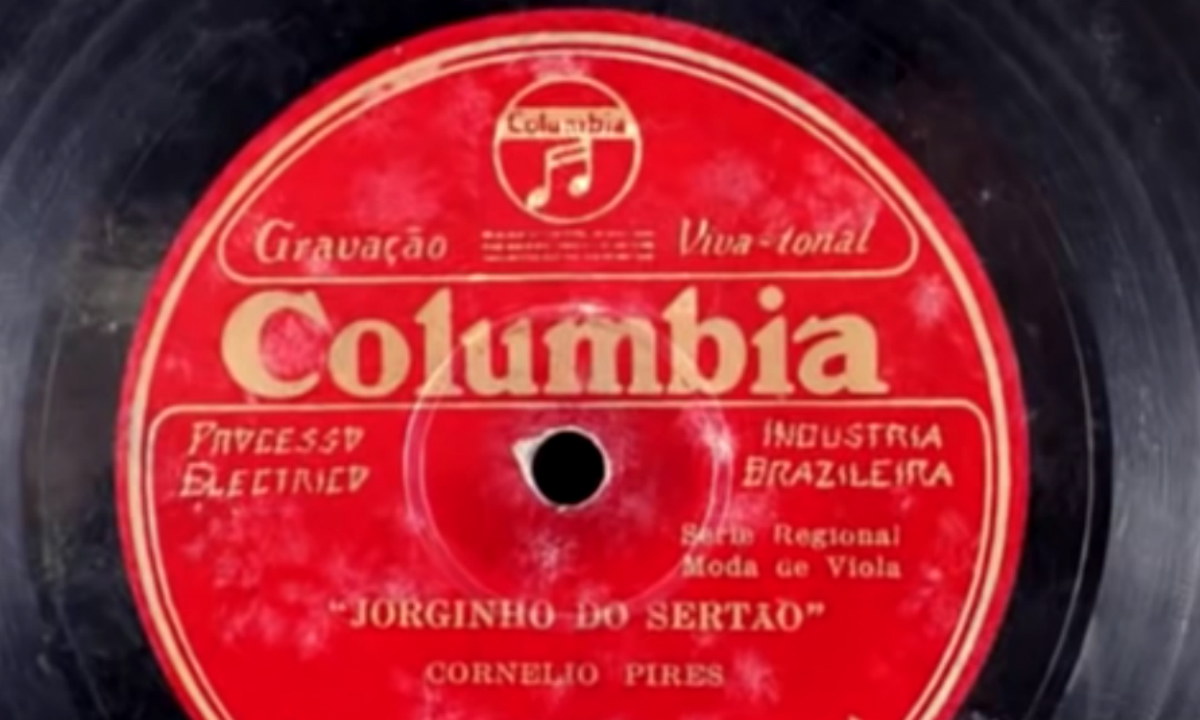 Capa do disco da primeira gravação sertaneja da história (Foto: Reprodução/YouTube) 