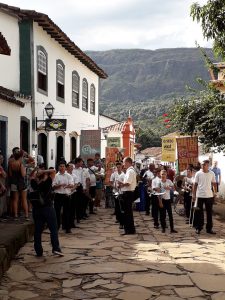 MEI artistas: Senado e Câmara prometem derrubar resolução de Bolsonaro