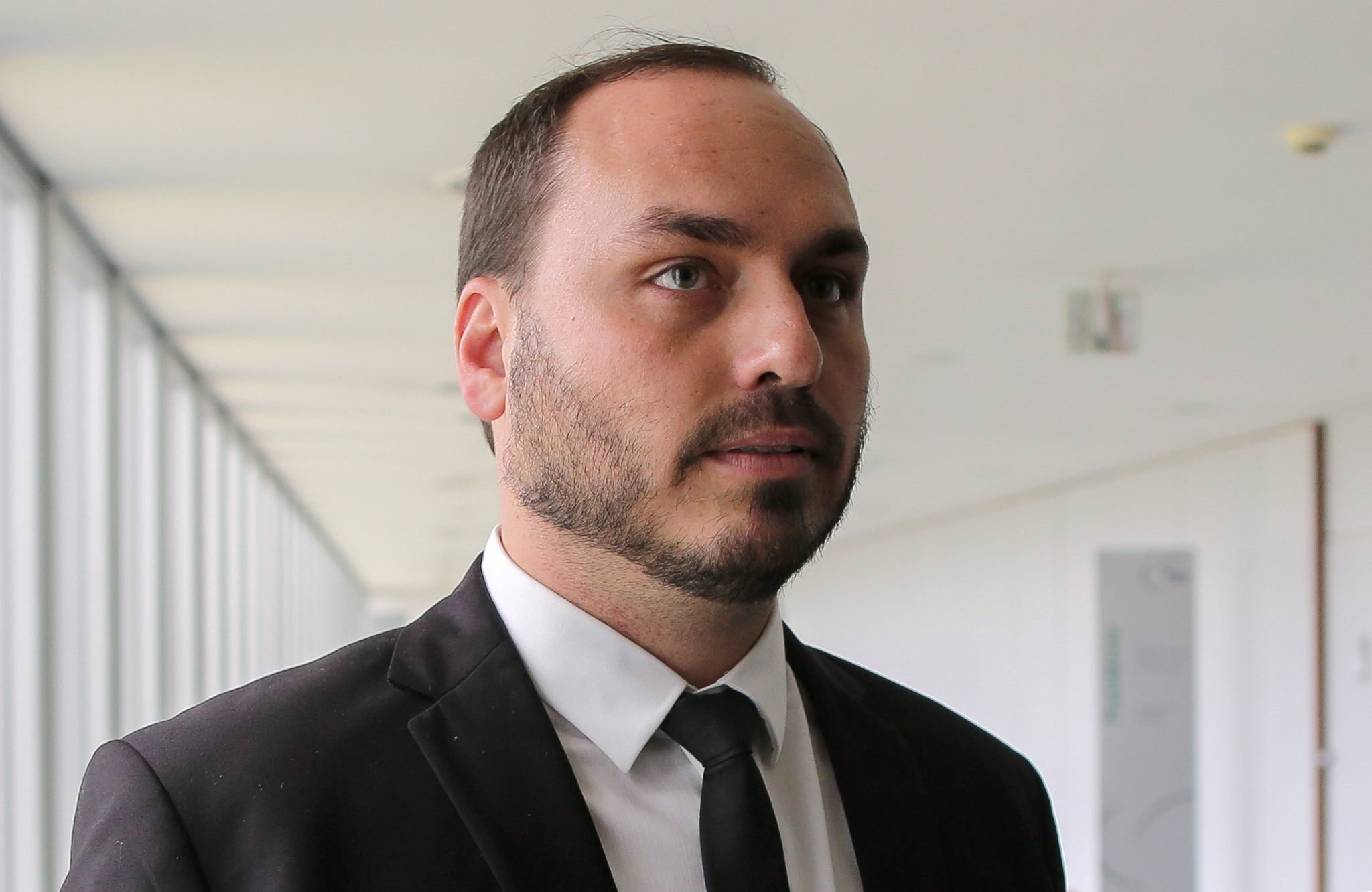 De saída do Republicanos, Carlos Bolsonaro vai presidir o PL no Rio
