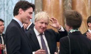 Líderes são filmados rindo de Trump na Cúpula da Otan em Londres