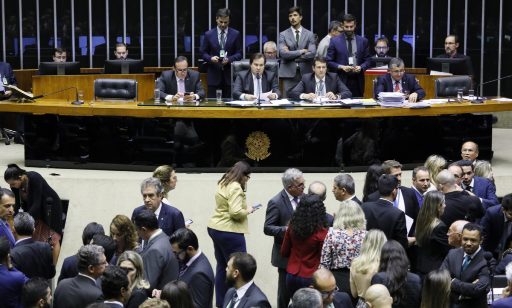Com apoio da esquerda, Câmara aprova pacote anticrime