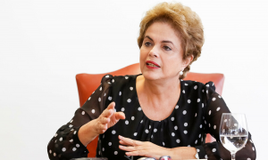 Quem atirou no Cid Gomes sentia-se amparado na autoridade federal, diz Dilma