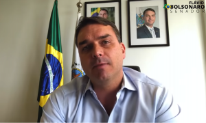 Flávio Bolsonaro recebeu 1.512 depósitos suspeitos em loja de chocolate, diz TV