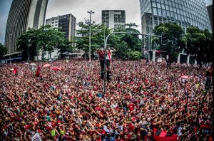 Rio de Janeiro esquece seus problemas e só fala do Flamengo