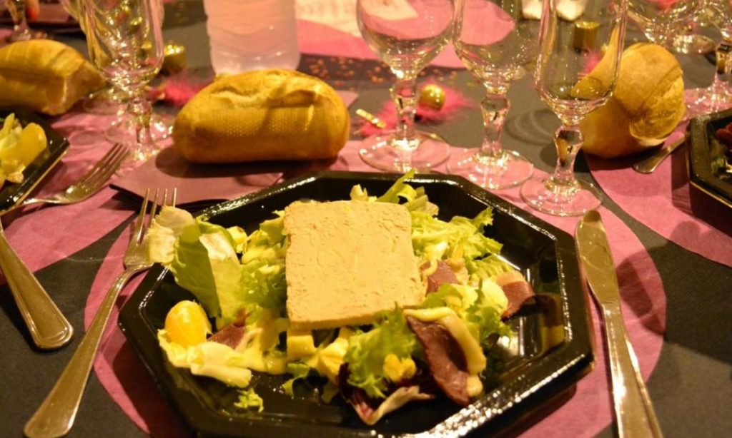 Consumo de foie gras no Natal: a tradição francesa vale o sofrimento animal?
