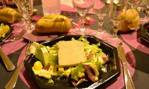 Consumo de foie gras no Natal: a tradição francesa vale o sofrimento animal?