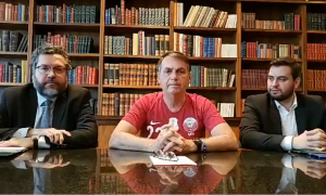 Bolsonaro afirma que Trump desistiu de sobretaxar aço e alumínio