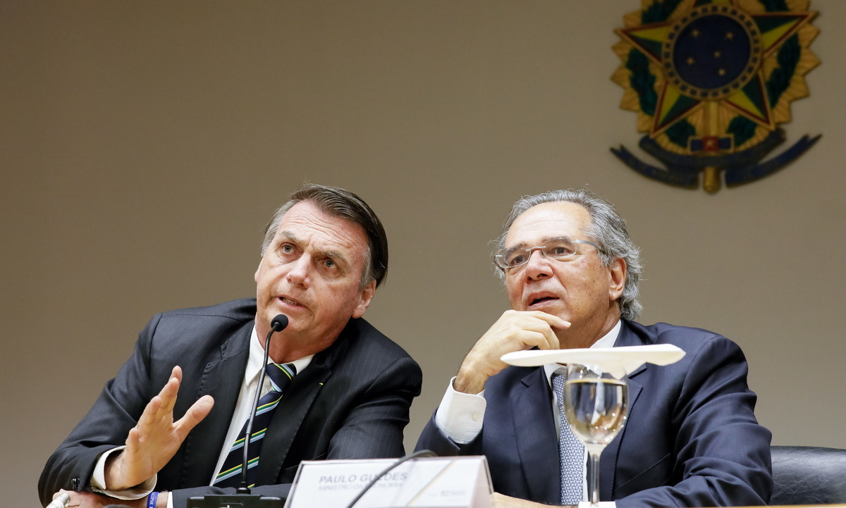 O presidente Jair Bolsonaro e o ministro da Economia, Paulo Guedes (Foto: Isac Nóbrega/PR)