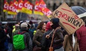 Novos protestos contra reforma da Previdência mobilizam milhares na França