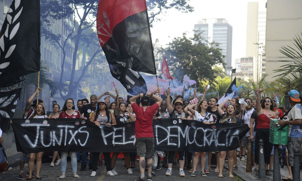 Na data do AI-5, parlamentares querem celebrar o “Dia da Democracia”