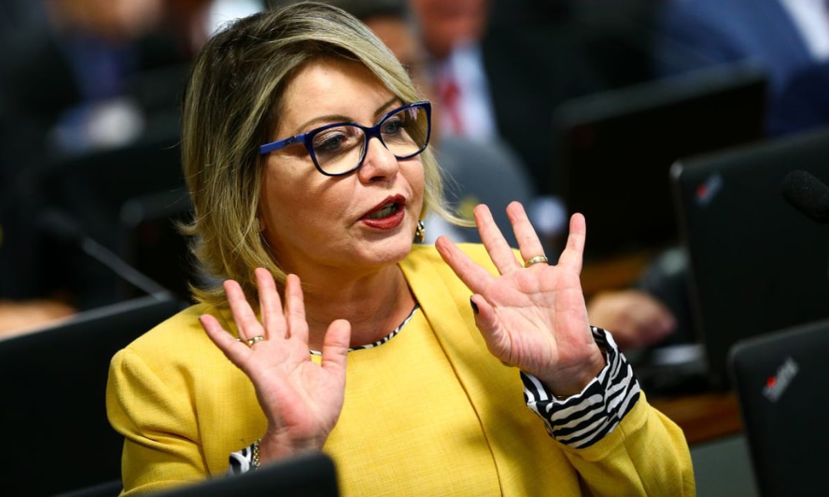 TSE cassa mandato da senadora Selma Arruda, a ‘Moro de Saias’