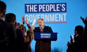 Boris Johnson conquista maioria inédita no Parlamento desde a era Thatcher