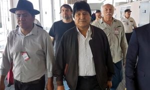 Evo Morales chega à Argentina e obtém refúgio