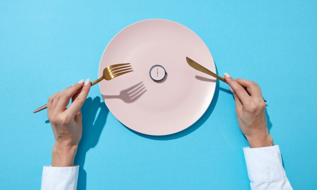 Alimentação disciplinada e ciclos de jejum contra a síndrome metabólica