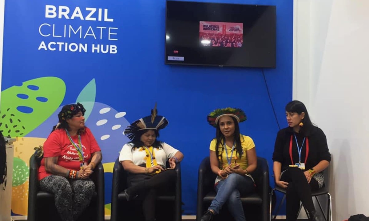 Delegação indígena participa de evento no estande Brazil Climate Action Hub, durante a COP 25 - Foto: Instituto Clima e Sociedade/Divulgação 