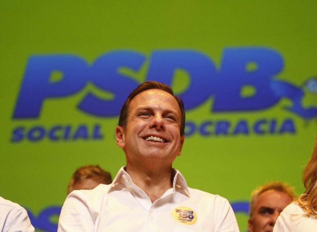 Justiça de SP suspende pintura de escolas com cores do PSDB