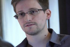 “Meu nome é Snowden. Trabalhava para o governo, trabalho para o povo”