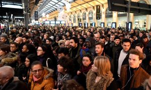 Franceses mantêm resistência à reforma da Previdência