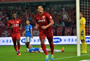 China cria teto de gastos para times de futebol em meio a aperto financeiro