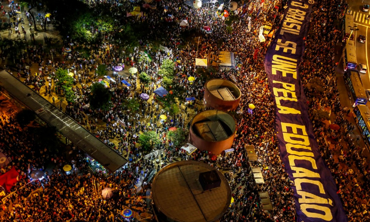 Desmobilização. As maiores manifestações contra Bolsonaro foram organizadas por estudantes. Explica-se o avanço sobre a renda das entidades. Foto: Miguel Schincariol/AFP 