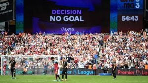 Premier League está usando VAR errado para análises de impedimento, diz Ifab