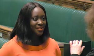 Confundidas com faxineiras, deputadas negras britânicas denunciam racismo