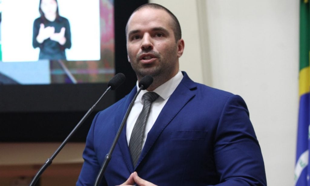 Deputado do PSL diz que assédio é “direito” das mulheres e “massageia ego”