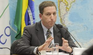 Denúncia do MPF contra Glenn Greenwald é instrumento para silenciar a crítica