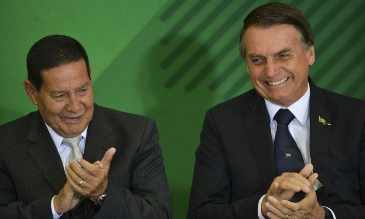 O vice-presidente Hamilton Mourão e o presidente Jair Bolsonaro (Foto: Valter Campanato/EBC) 