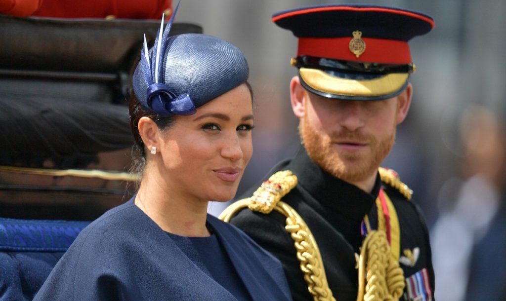Príncipe Harry e Meghan vão renunciar a títulos de nobreza