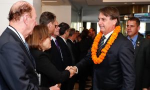 Bolsonaro confronta Paulo Guedes e nega “imposto do pecado”