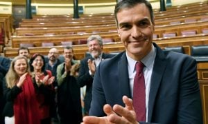 Espanha: Sánchez é reeleito e vai dirigir coalizão com esquerda radical