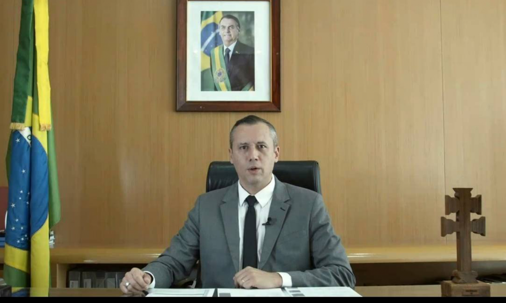 Obrigado, Roberto Alvim (uma carta sincera após seu vídeo sincero)