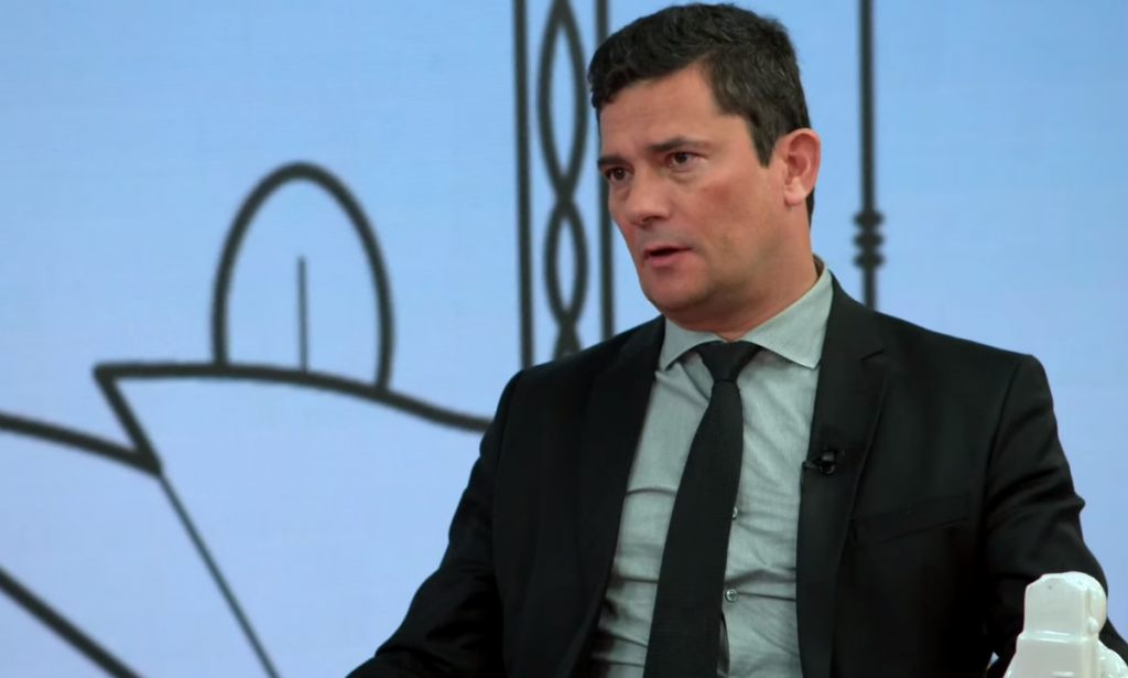 Moro diz que motim é ilegal, mas que policial não pode ser tratado como bandido