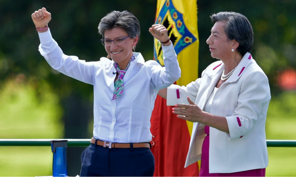 Primeira mulher eleita como prefeita de Bogotá assume cargo com discurso de mudança