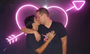 Após beijo, casal gay sofre agressões de motorista de aplicativo e da PM