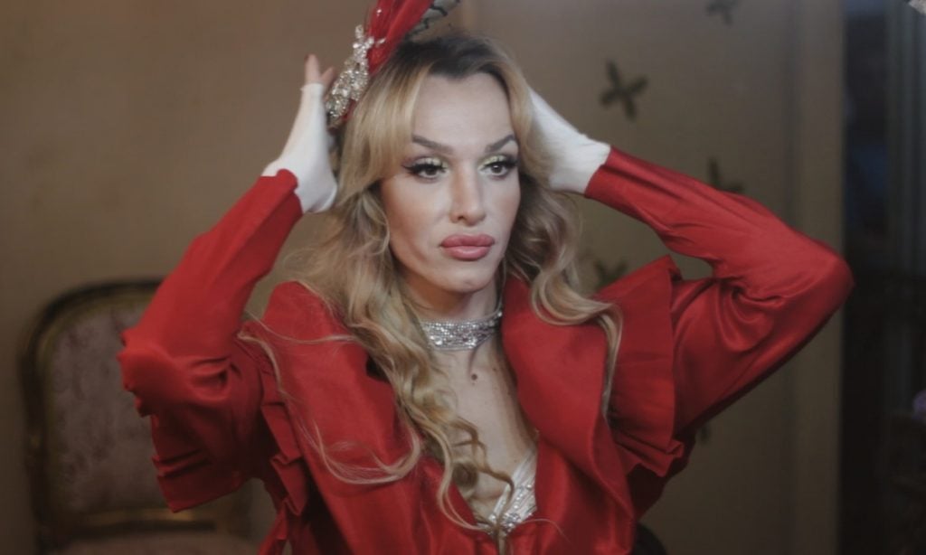 Bate-cabelo vai além da dança e vira ato de força para LGBTs. Assista
