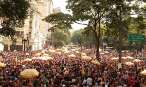 “Cidade hostil, ocupação da rua no carnaval de São Paulo é um fenômeno”