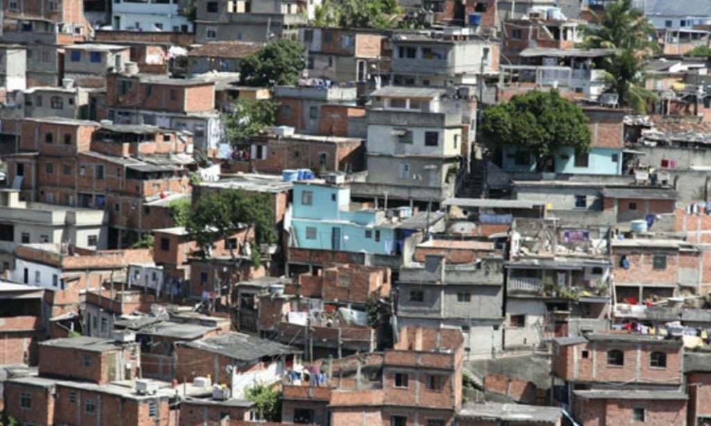 Explosão no Complexo do Alemão deixa dois mortos e feridos