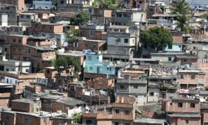 Declarações de Bolsonaro dificultam prevenção contra coronavírus nas favelas