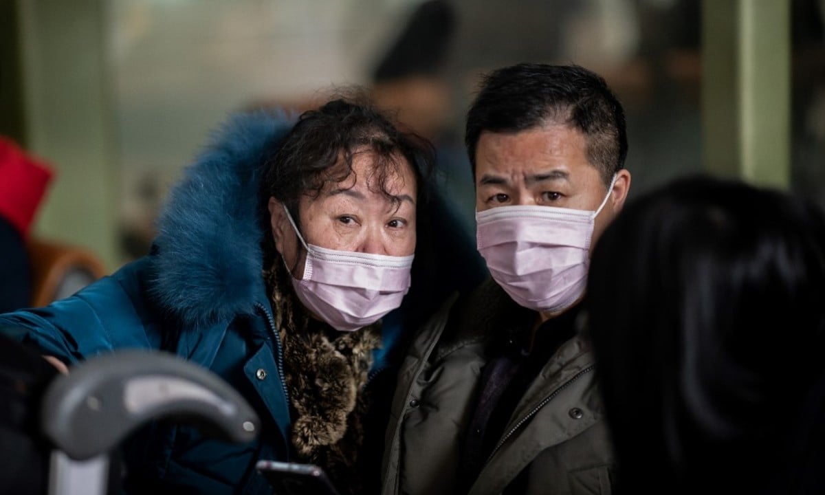 Pessoas viajaram para o Ano Novo Lunar com máscaras de proteção. Foto: Nicolas Asfouri/AFP 