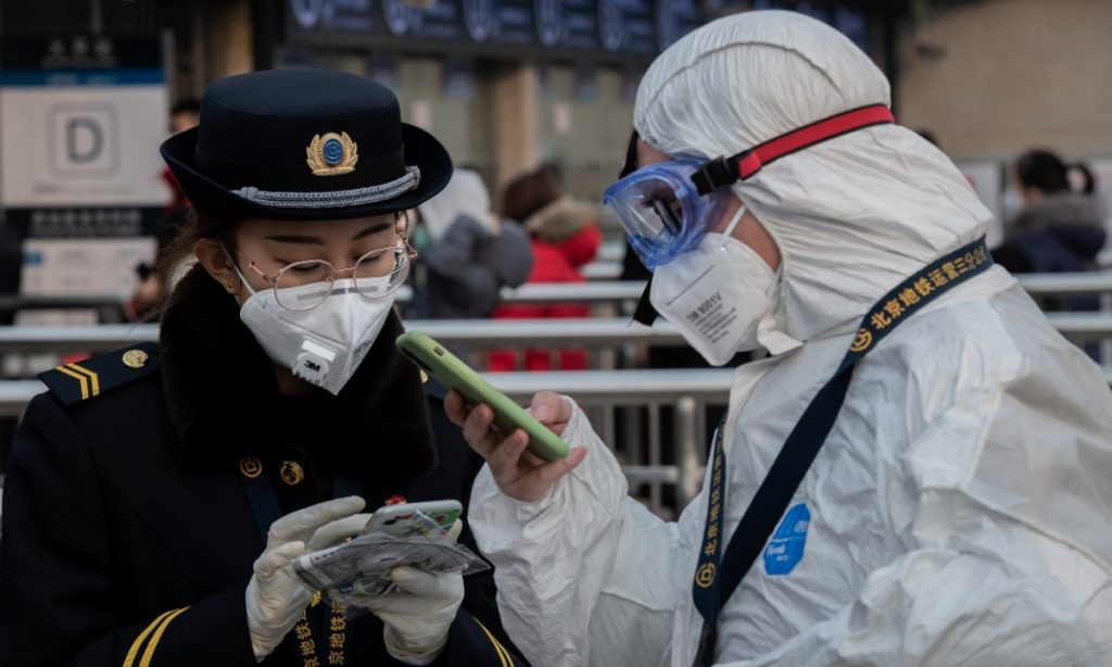 Coronavírus faz primeira morte em Pequim e ameaça é elevada ao nível mundial