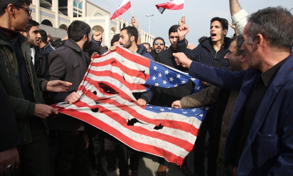 Foguetes caem próximos à embaixada americana no Iraque