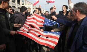 Teerã enfrenta protestos após reconhecer derrubada de avião