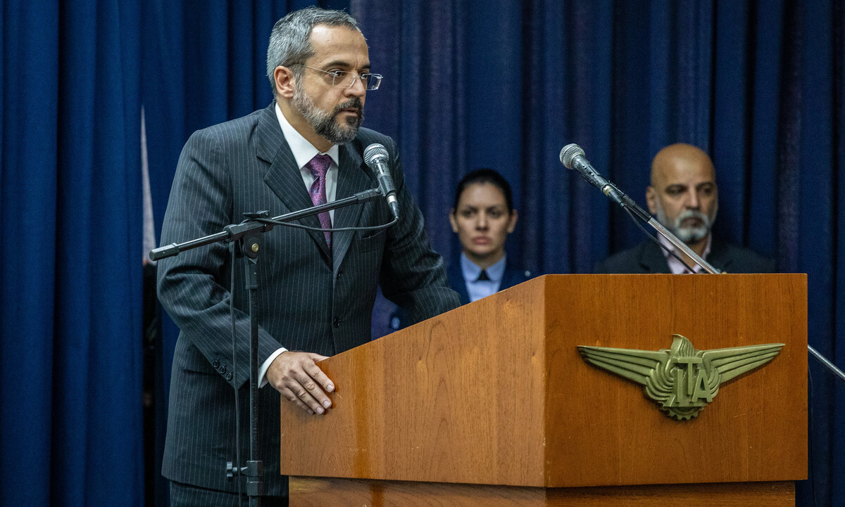 Senado convida Weintraub para se explicar sobre erros no Enem