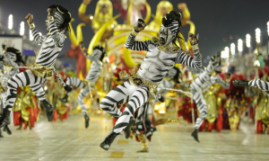 Escolas de samba aumentam o tom de crítica social no carnaval do Rio